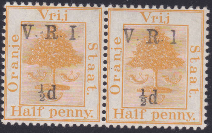 OFS 1900 SACC59(var) ½d ON ½d ORANGE PAIR WITH VARIETY `1`` for ``I``(RIGHT STAMP) UM