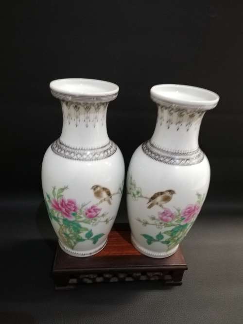 Two beautiful Highly detailed vases with stand bid for both!!!!!