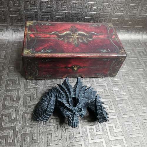 Highly detailed skull figure in box!!!!!