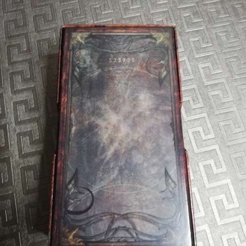 Highly detailed skull figure in box!!!!!