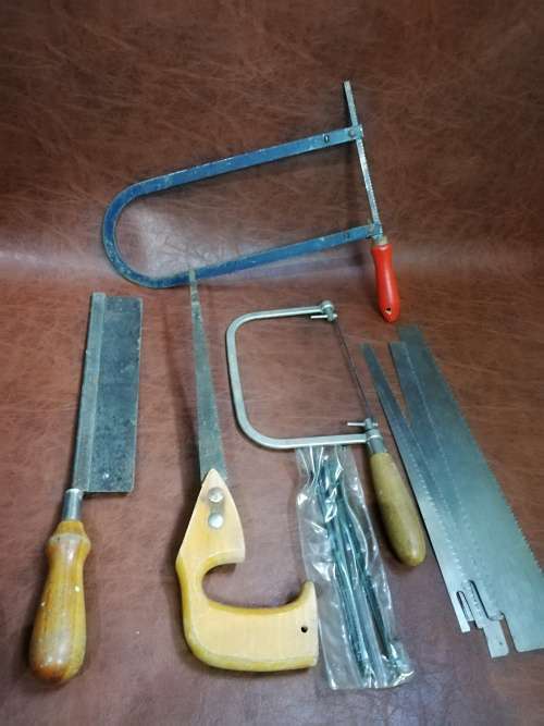 Large Collection of wooden saws bid for all!