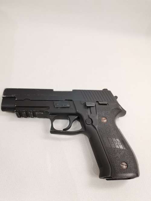 Realistic metal team 6 9mm Para sig f226 gas gun for spairs  and missing magazine box not tested!!!!