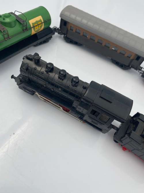 LARGE COLLECTION OF LIMA TRAINS SETS BID FOR ALL 2 LOCOMOTIVES!!!!!