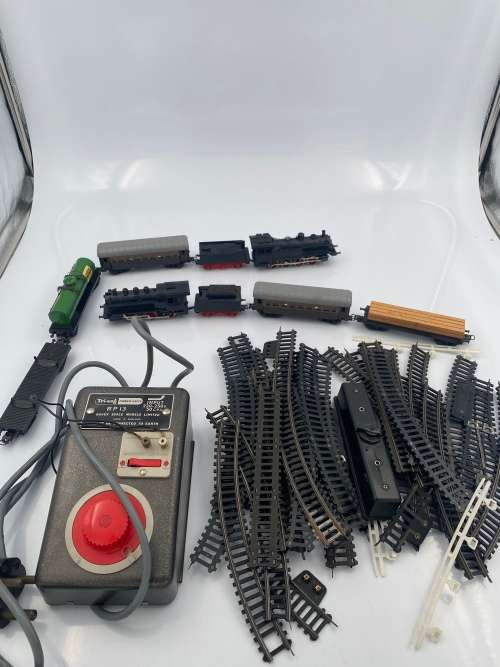 LARGE COLLECTION OF LIMA TRAINS SETS BID FOR ALL 2 LOCOMOTIVES!!!!!