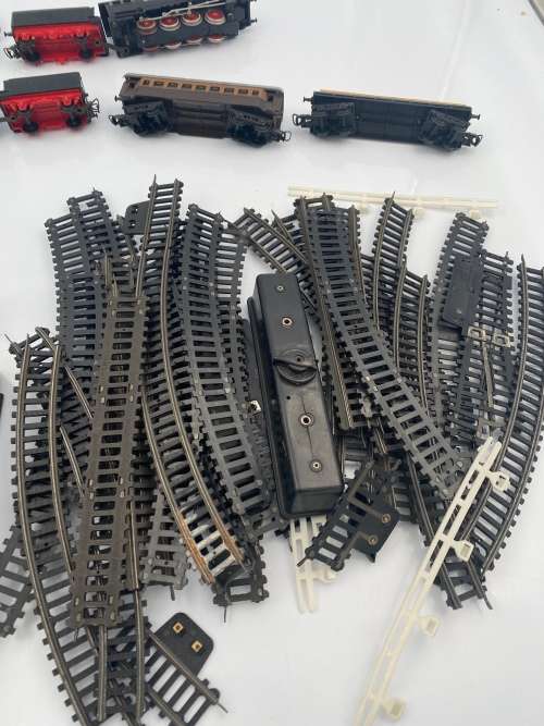 LARGE COLLECTION OF LIMA TRAINS SETS BID FOR ALL 2 LOCOMOTIVES!!!!!