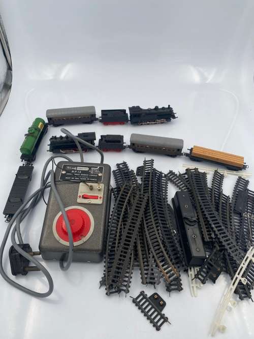 LARGE COLLECTION OF LIMA TRAINS SETS BID FOR ALL 2 LOCOMOTIVES!!!!!