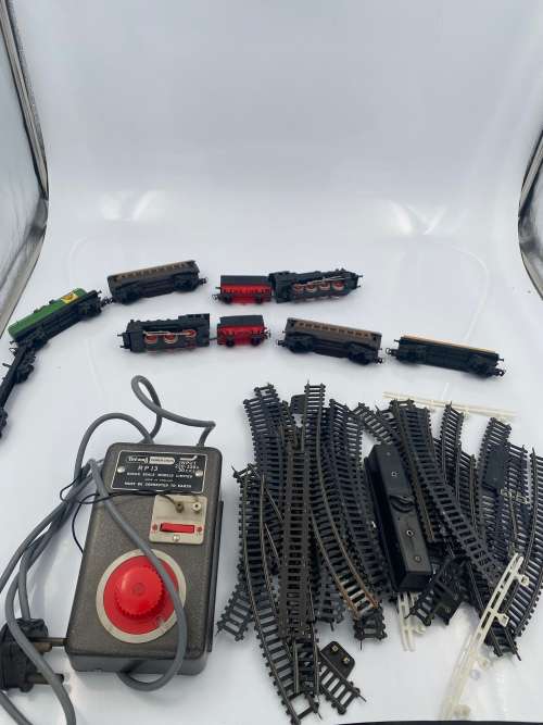 LARGE COLLECTION OF LIMA TRAINS SETS BID FOR ALL 2 LOCOMOTIVES!!!!!