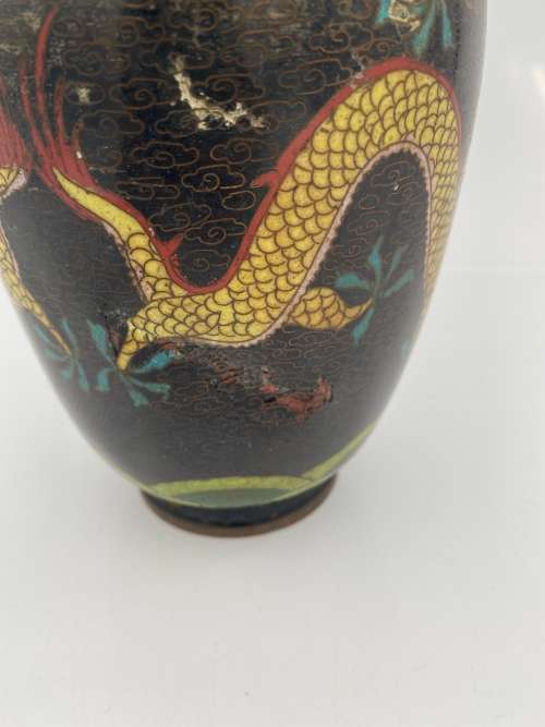 25CM TALL CLASON DRAGON VASE HAS DAMAGEDS STILL A STUNNING PIECE AS SEEN ON PICTURES !!!!