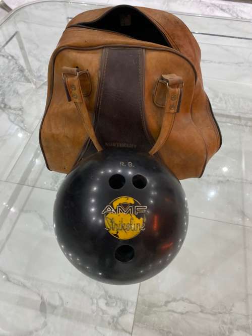 VINTAGE AMF STRIKERLINE BALL AND BAG !!!