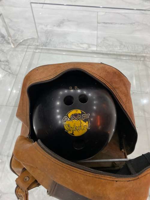 VINTAGE AMF STRIKERLINE BALL AND BAG !!!
