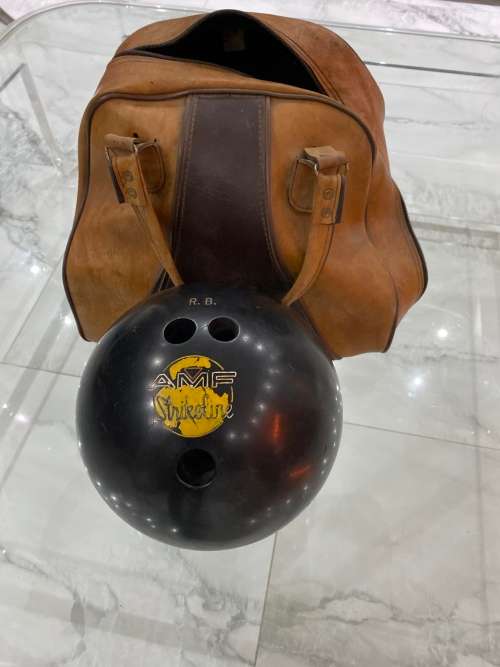 VINTAGE AMF STRIKERLINE BALL AND BAG !!!