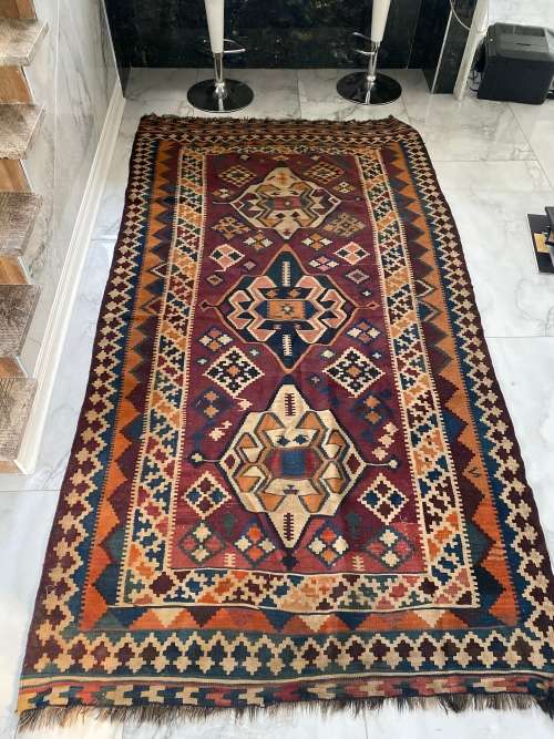 LARGE 2,8meters x 1,4meters Beautiful carpet