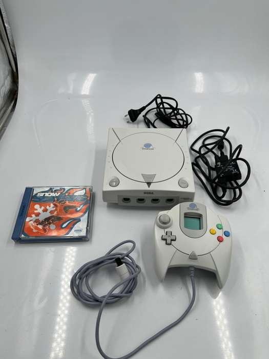 RARE SEGA DREAM CAST IN MINT CONDITION WORKING 100% COMPLETE TESTED WITH 1 GAME !!!!