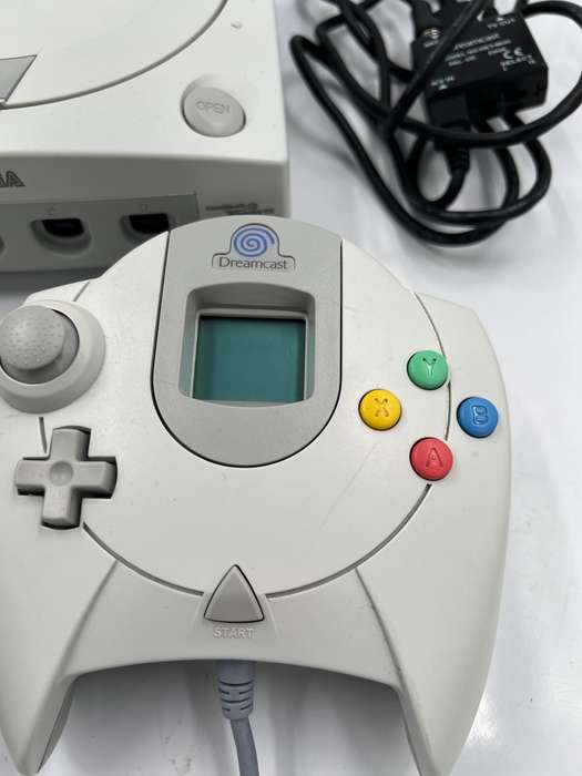RARE SEGA DREAM CAST IN MINT CONDITION WORKING 100% COMPLETE TESTED WITH 1 GAME !!!!
