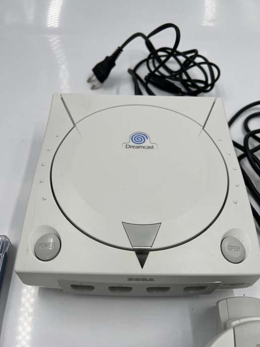 RARE SEGA DREAM CAST IN MINT CONDITION WORKING 100% COMPLETE TESTED WITH 1 GAME !!!!