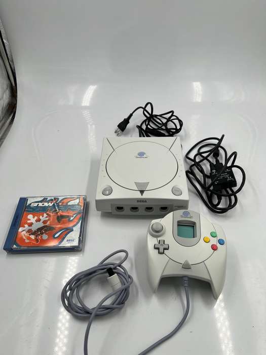 RARE SEGA DREAM CAST IN MINT CONDITION WORKING 100% COMPLETE TESTED WITH 1 GAME !!!!