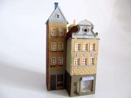 H0/00 Office Building with ground floor shop frontage