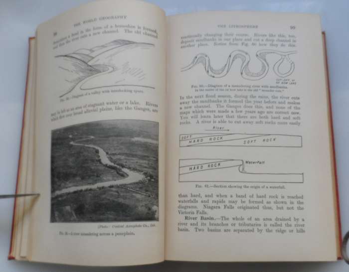 VINTAGE 1937 `THE WORLD A GENERAL GEOGRAPHY`for S A  schools J Dudley Stamp & J N Jamieson rare text