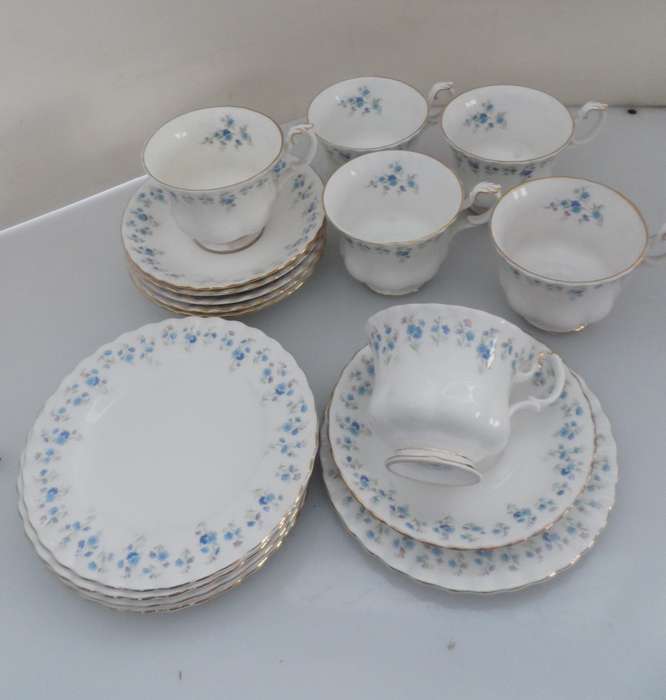 ROYAL ALBERT `MEMORY LANE ` TRIOS    6 available