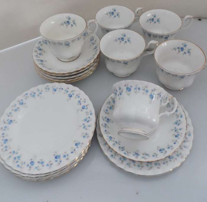 ROYAL ALBERT `MEMORY LANE ` TRIOS    6 available