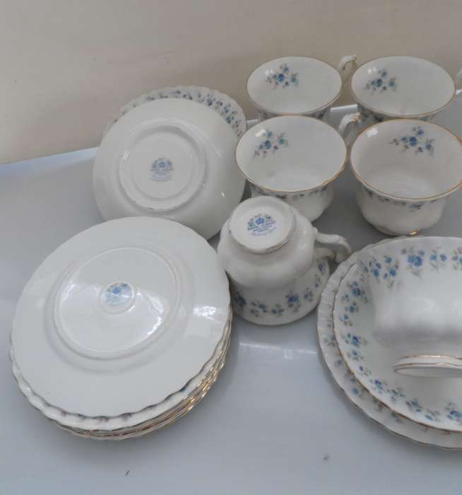 ROYAL ALBERT `MEMORY LANE ` TRIOS    6 available