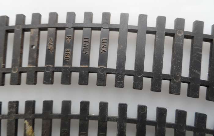 HO RAIL TRACKs , LIMA ITALY , 2 X CURVES 280 mm / 11 ins  , R360 , < 45 deg.