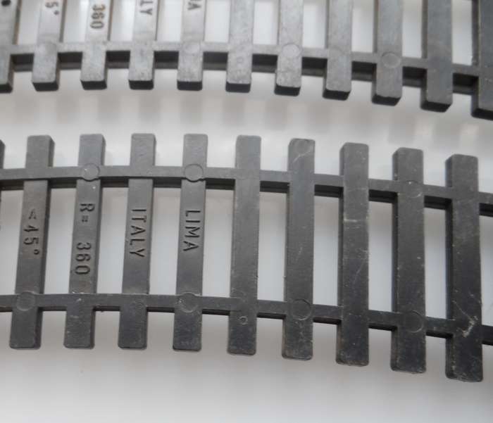 HO RAIL TRACKs , LIMA ITALY , 2 X CURVES 280 mm / 11 ins  , R360 , < 45 deg.