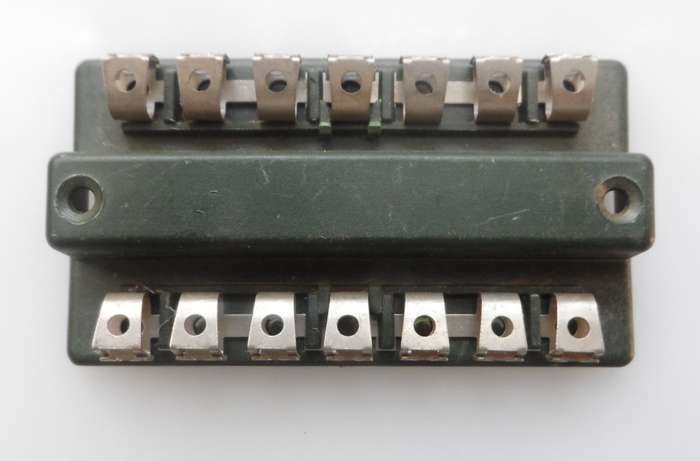 HO RAIL TRACKs , LIMA ITALY , 1 X 7  CLIP ,CONNECTOR BLOCK