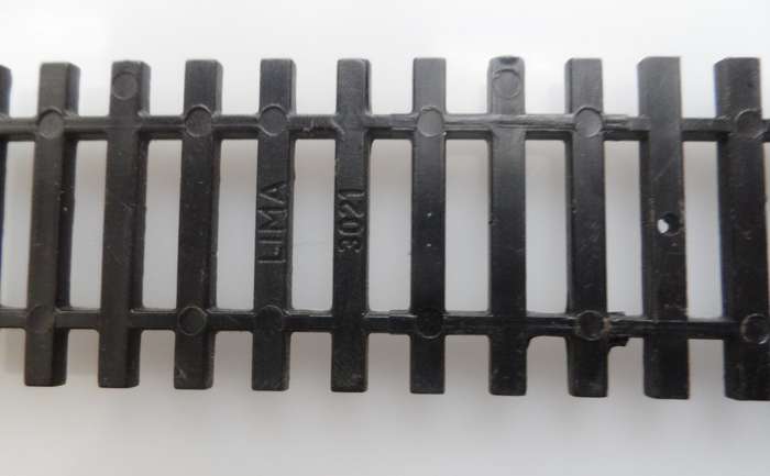 HO RAIL TRACKs , LIMA ITALY , 1 X  SHORT TRACK SECTION  110 mm, 4 1/4   ins ,STRAIGHT  TRACK SECTION