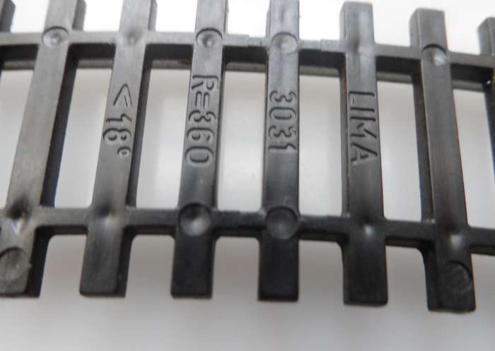 HO RAIL TRACKs , LIMA ITALY , 1 X  SHORT CURVED  TRACK SECTION , N3031 , R360  < 18 deg .