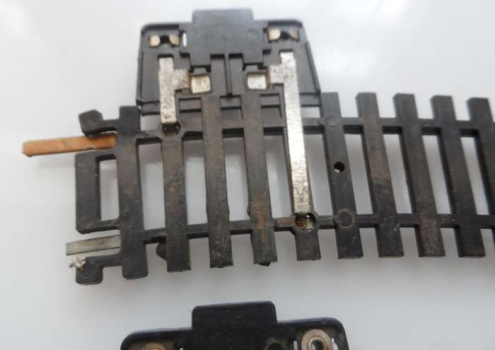 HO RAIL TRACKs , LIMA ITALY , 2 X  N3060 ,  R360  < 18 deg .  CURVED  TRACKS, WITH PWR CONNECTORS