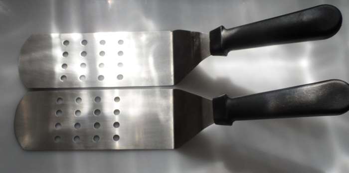 TWO PLANCHER GRILL / FLAT TOP GRILL STAINLESS STEEL SPATULAS      -  as new