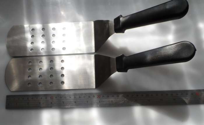 TWO PLANCHER GRILL / FLAT TOP GRILL STAINLESS STEEL SPATULAS      -  as new