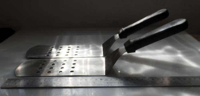 TWO PLANCHER GRILL / FLAT TOP GRILL STAINLESS STEEL SPATULAS      -  as new