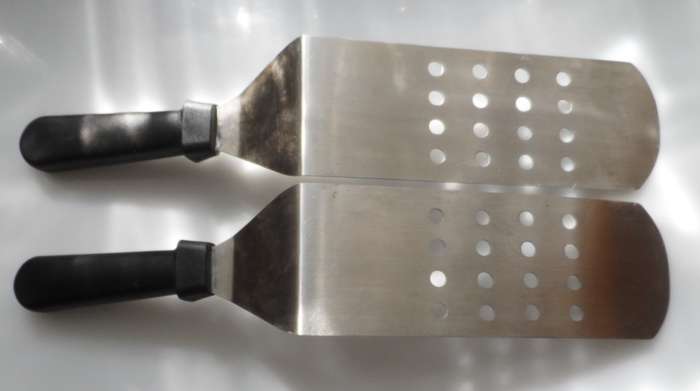 TWO PLANCHER GRILL / FLAT TOP GRILL STAINLESS STEEL SPATULAS      -  as new