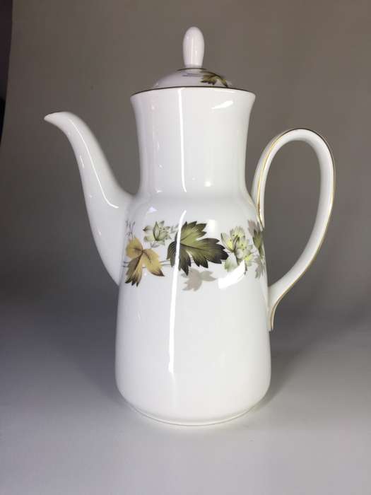 ROYAL DOULTON VINTAGE ENGLISH TRANSLUCENT CHINA  TC1019 ` LARCHMONT ` COFFEE POT