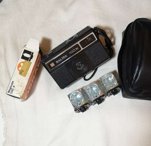 Halina 100x  vintage camera with 3 magic cubes & Bag