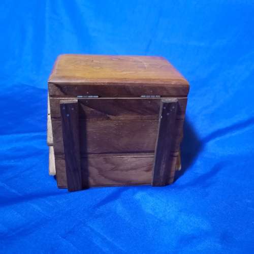 Vintage Wooden Beautiful Style Box with 3 expandable compartments. Collectible Decorative Gift