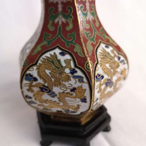 Complete set 4 potiche cloisonné with wooden support. Remarkable works of Art