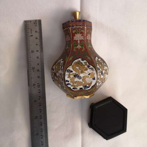 Complete set 4 potiche cloisonné with wooden support. Remarkable works of Art