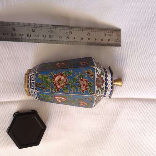 Complete set 4 potiche cloisonné with wooden support. Remarkable works of Art