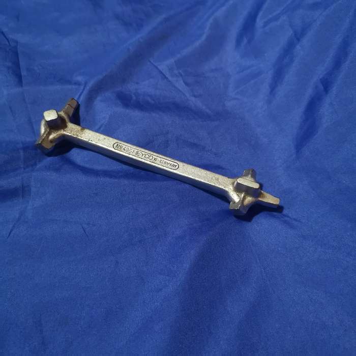 Original Heyco: Drain Plug Wrench 495. High Quality Chrome Vanadium