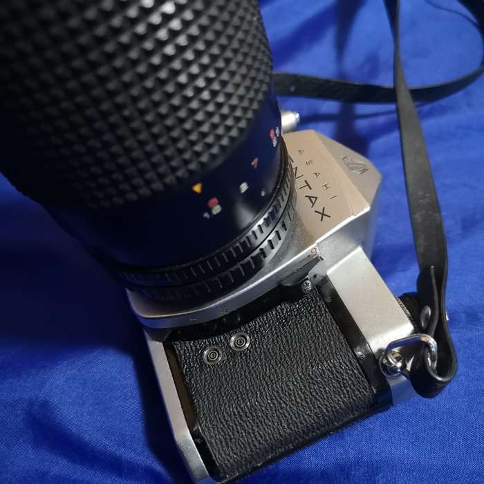 Pentax Asahi Spotmatic with zoom lens. Legendary Camera.
