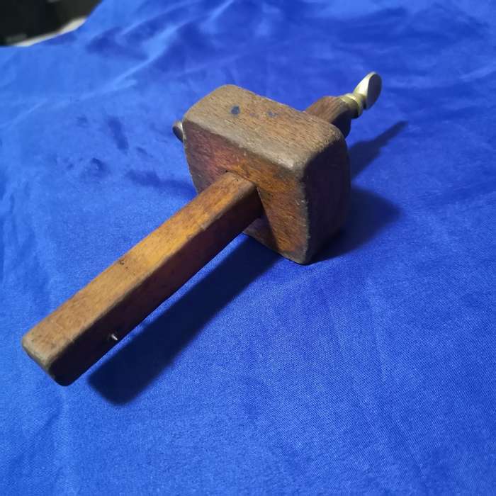 Vintage Wood and brass Mortise gauge, excellent condition