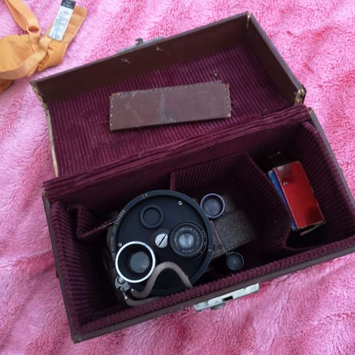 1940s Revere Eight, Model 99 double turret Movie camera