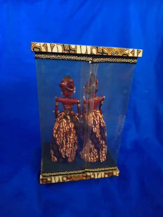 VINTAGE JATARKA INDONESIAN  PUPPET PAIR IN DISPLAY CASE.