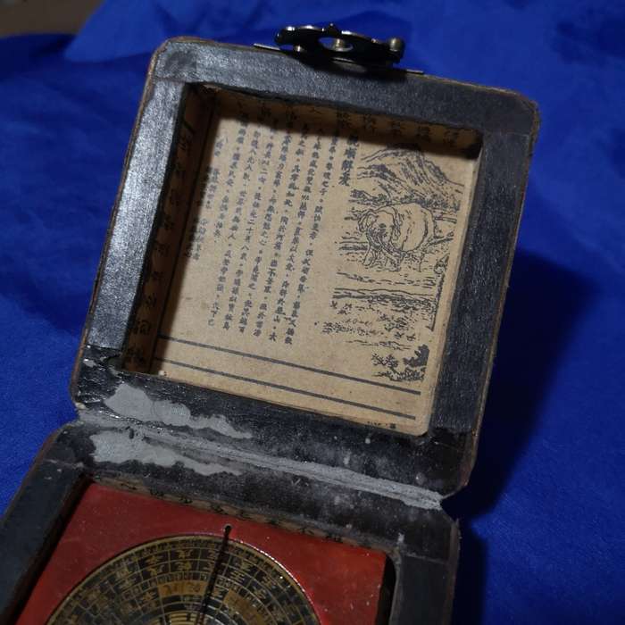 Antique Vintage CHINESE BRONZE FENG SHUI LON PON COMPASS Wood 5-Toed Dragon Box