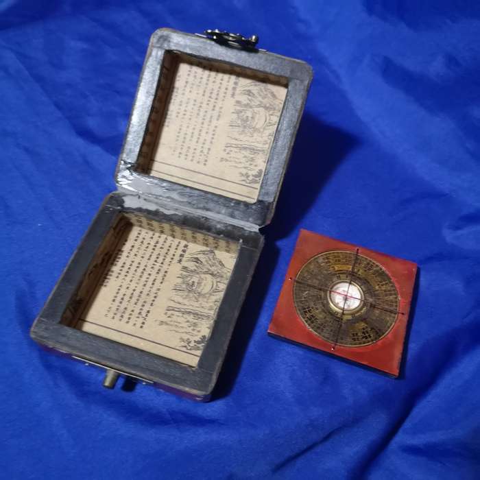Antique Vintage CHINESE BRONZE FENG SHUI LON PON COMPASS Wood 5-Toed Dragon Box