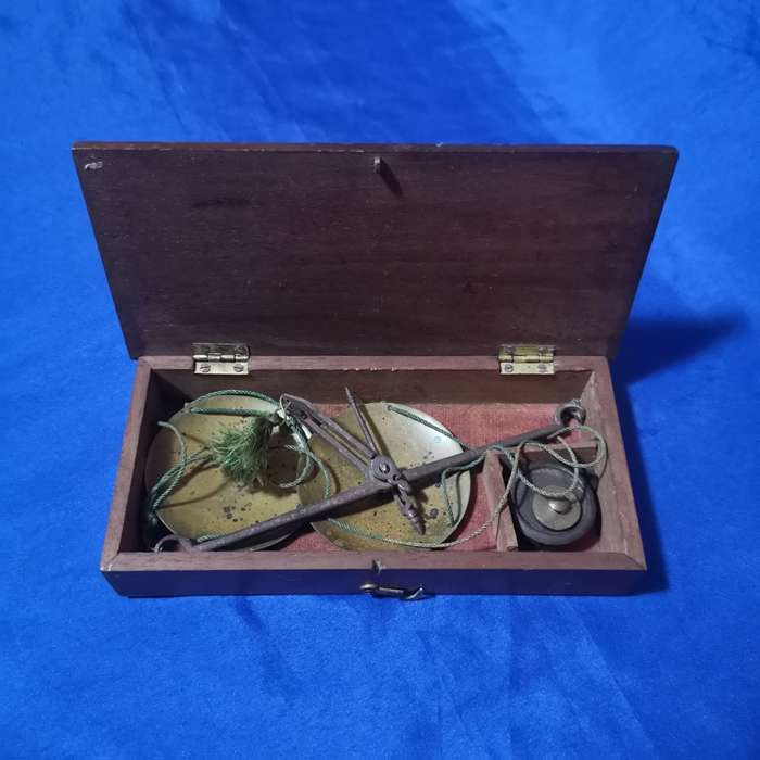 Antique Travelling Apothecary Chemist Balance Scales and Weights in Box. Made in England