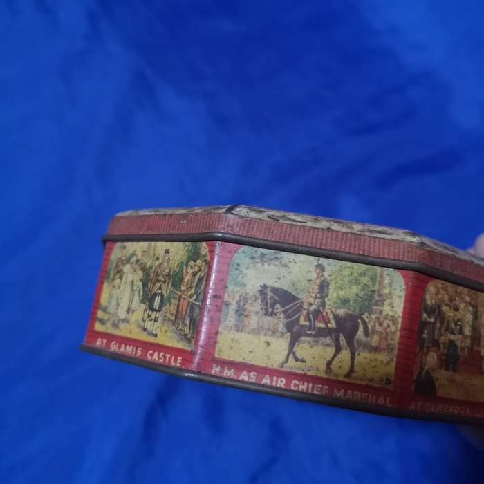 Vintage 1937 Souvenir Tin to celebrate the Coronation King Edward 111, Rown Tree Chocolates